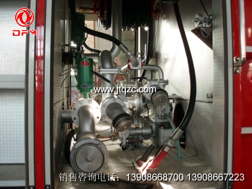 東風153消防車(中置消防泵)