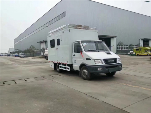 依維柯四驅(qū)炊事車