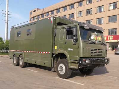 重汽豪沃野外自行式炊事車